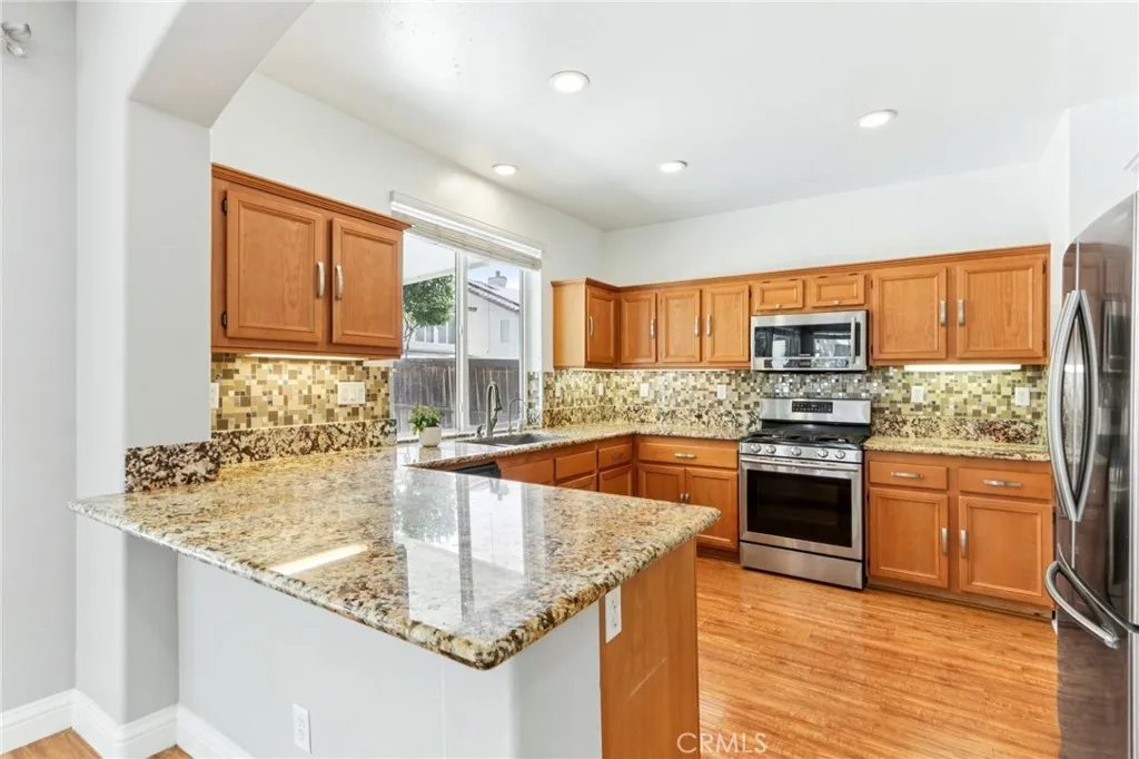 27220 Sterling Grove Lane, Canyon Country, California 91387 home-pic-2